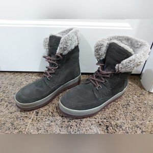 Women's Cougar Venetta Suede Mid Boot Waterproof Winter boots size 10US